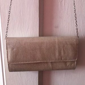 Bag/ clutch can be a cross body